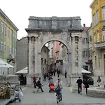 In - Istrien 10864 Apartment Pula